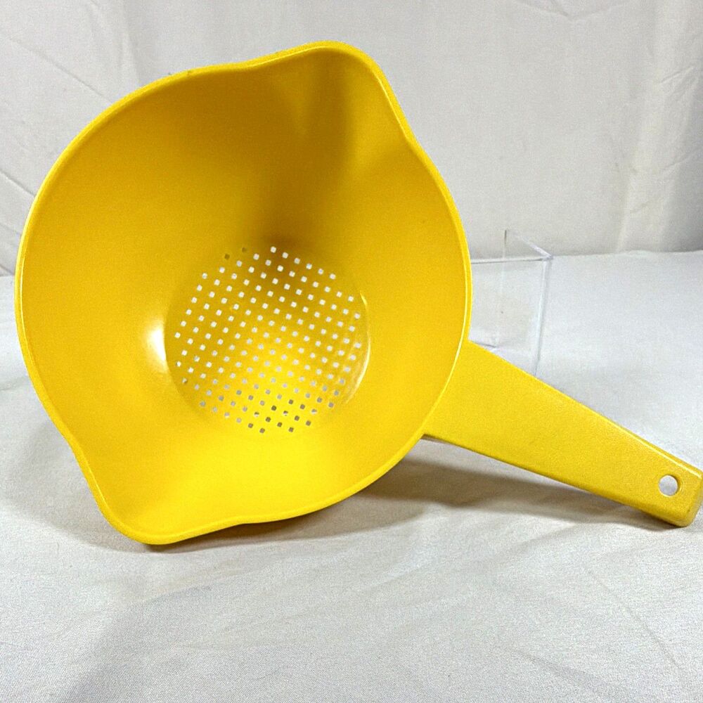 Vintage Tupperware Yellow Handled Colander Strainer Sieve 8" Kitchen Tool